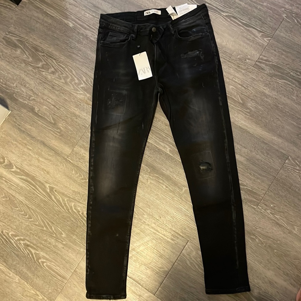 Zara Black Skinny Fit distressed Jeans!